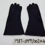 1987-049/002 - Glove