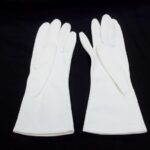 1993-021/003a-b - Glove