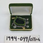 1994-049/018a-b - Bracelet