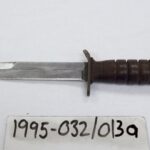 1995-032/013a-b - Knife