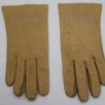 1995-032/023a-b - Glove